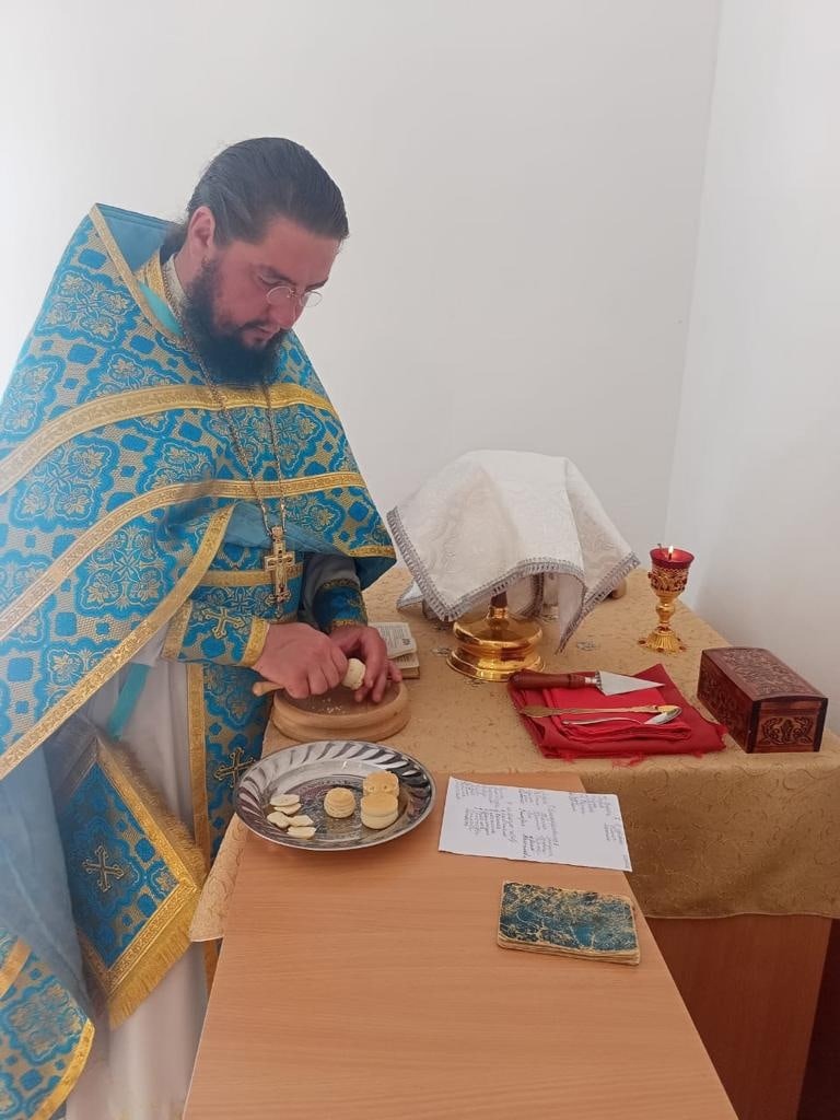 Литургия в храме святых апостолов Варнавы и Варфоломея села Варнавинского.