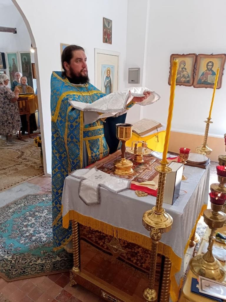 Литургия в храме святых апостолов Варнавы и Варфоломея с. Варнавинского