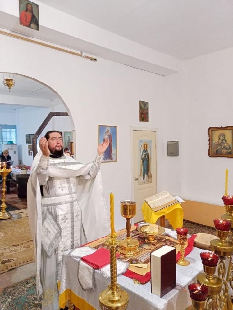 15 января, в день памяти преподобного Серафима Саровского, Божественная литургия.