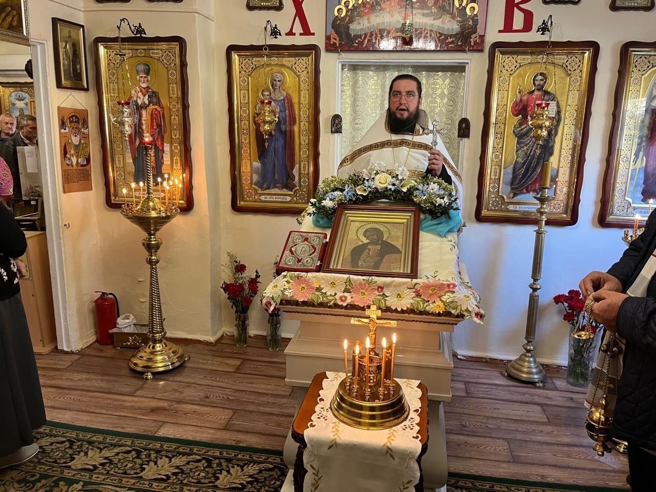 Панихида по всем от безбожной власти пострадавшим и трагически погибшим.