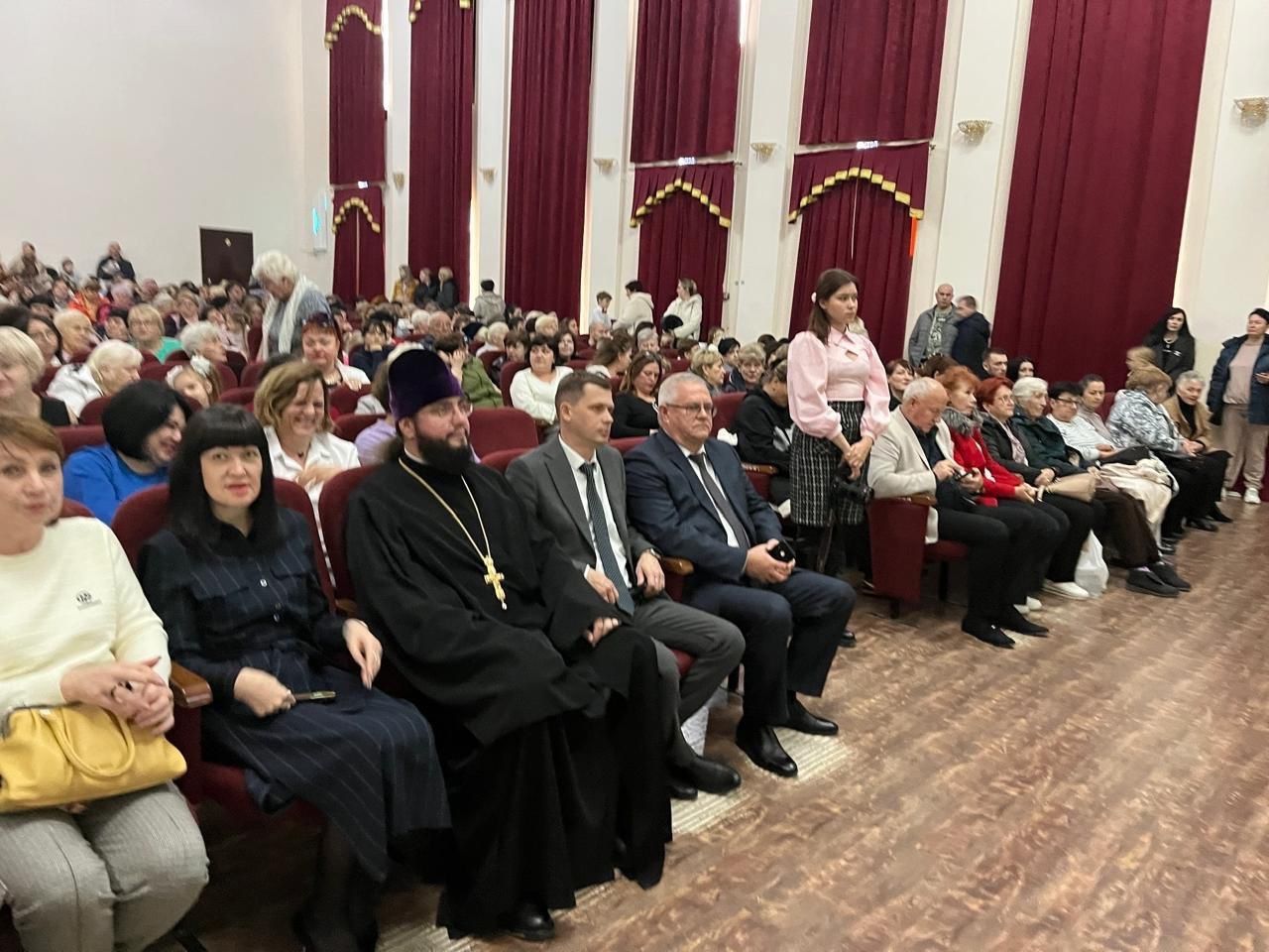 Участие в концерте посвященном Дню матери, который проходил в Абинском КДЦ.
