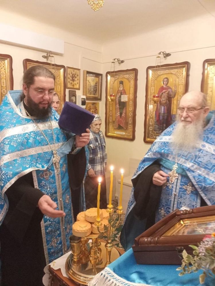 Праздничное вечернее богослужение в канун праздника Введения во храм Пресвятой Богородицы.🙏
