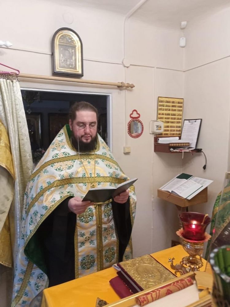 В канун дня памяти блаженной Ксении Петербургской вечернее богослужение с полиелеем