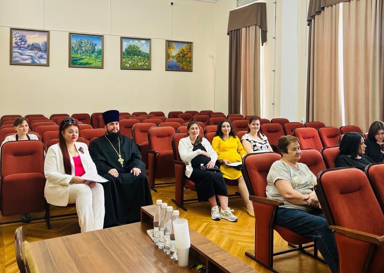 Участие в заседании круглого стола