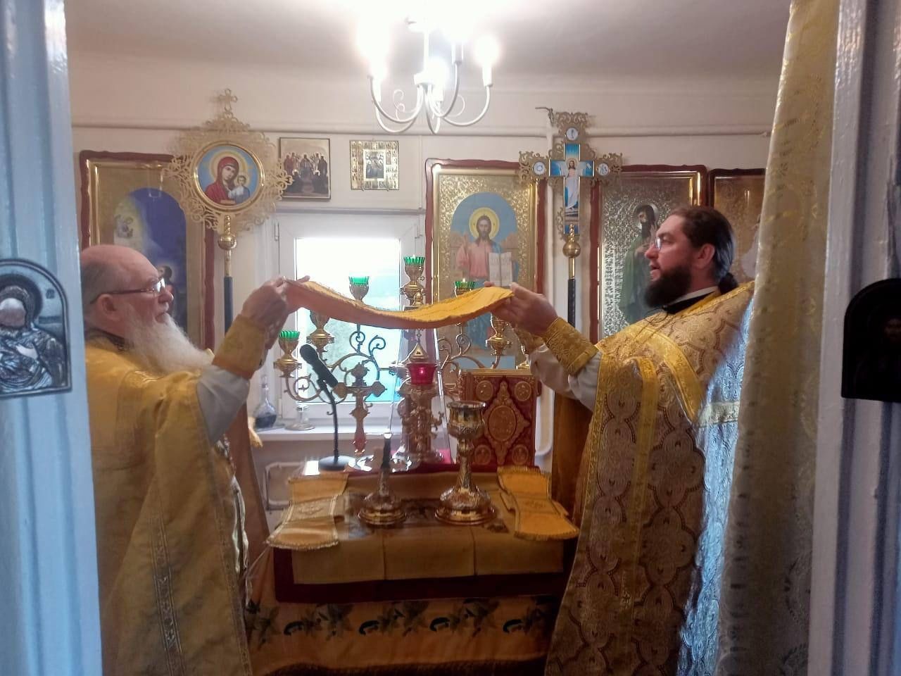 В воскресенье, 2 ноября, Неделю 21-ю по Пятидесятнице, Божественная литургия.