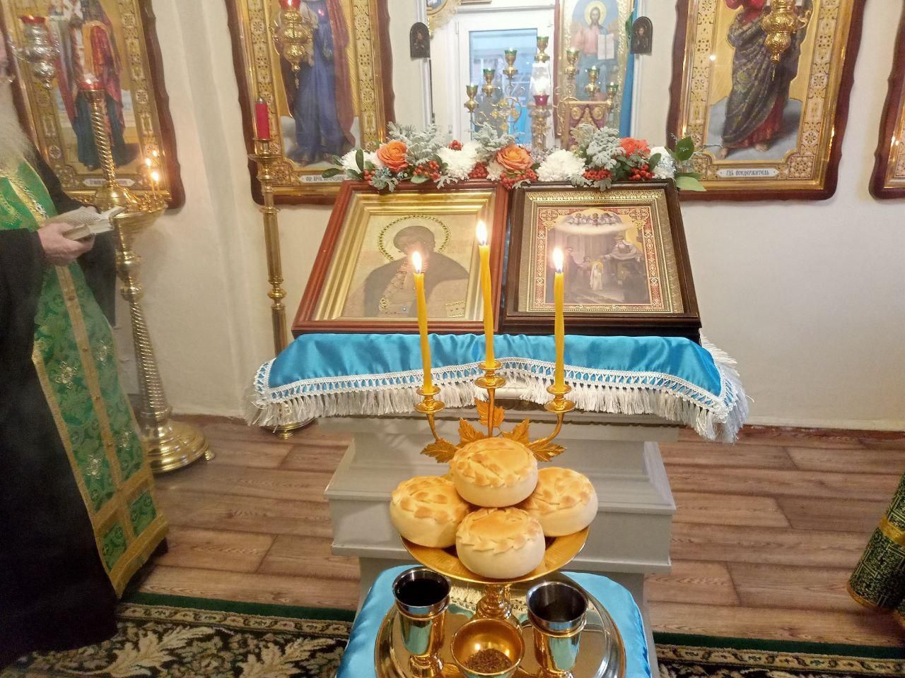 В субботу, 6 декабря, в день Успения благоверного князя Александра Божественная литургия