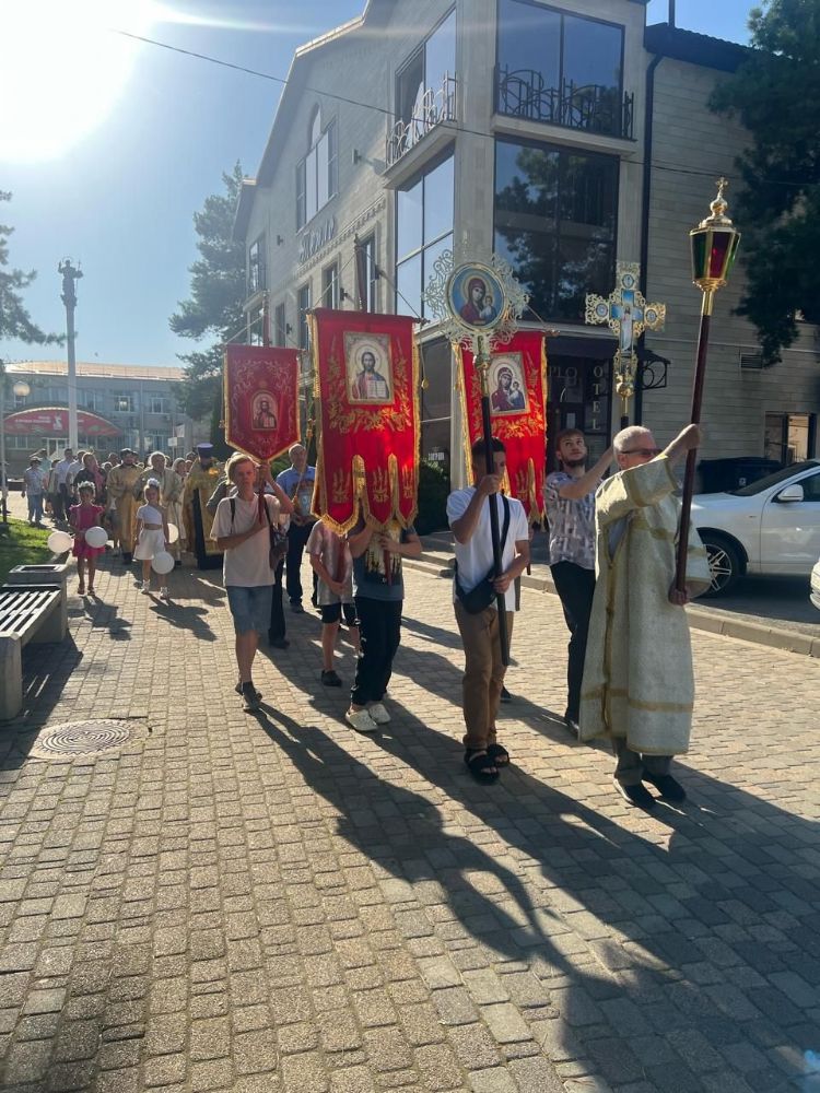 Традиционный Крестный ход в день Петра и Февронии Муромских